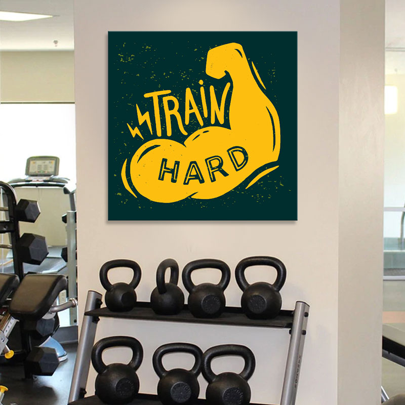 Tranh phòng thể hình “Train hard”  M2